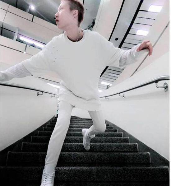 小龙女凌晨吃泡面称味道好,太太劝她"认祖归宗"拿回一切!