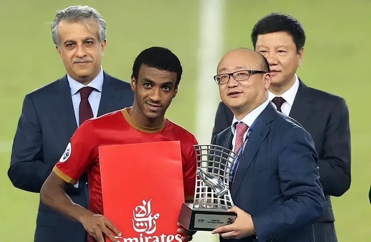 恒大36岁功勋球星官宣离队,或效仿郑智选择退役_穆里奇_阿瓦伊_赛季