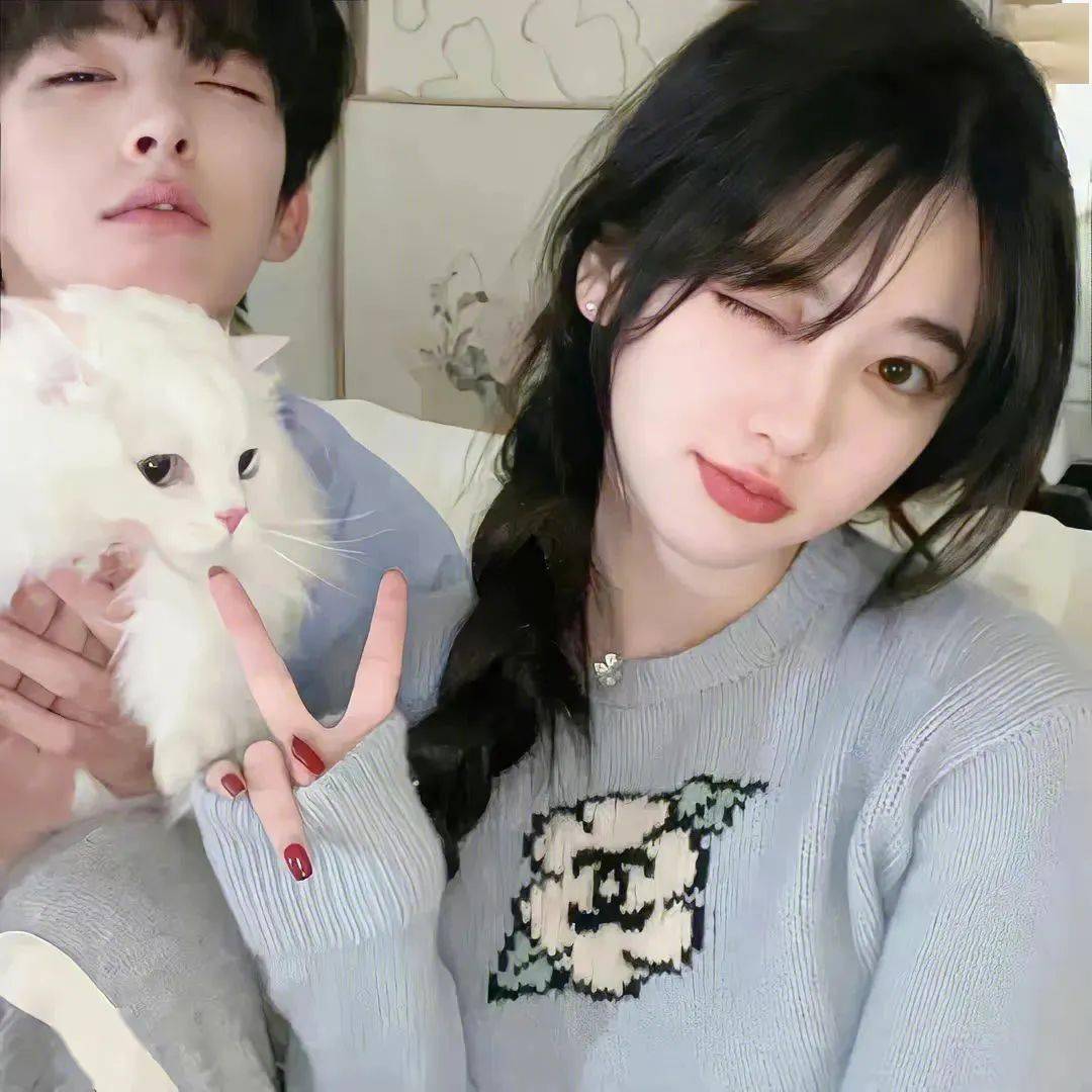 热门氛围感潮酷情侣头像_孔中_甜甜圈_图片