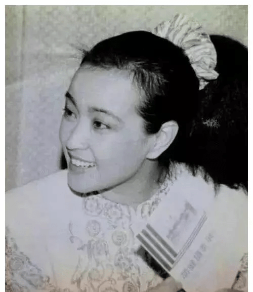 你知道,这些被说丑的六位演员,年轻时多漂亮吗_旭凤_房东_妈妈