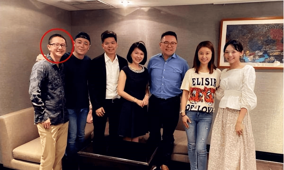 夫妻分开站,林心如弟弟帅气还未婚_时候_那一种_爸爸