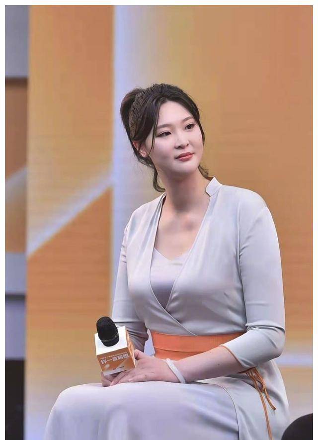 惠若琪近况现身,脸部浮肿很可爱,圆润的身材看起来有气质_战场_黑色