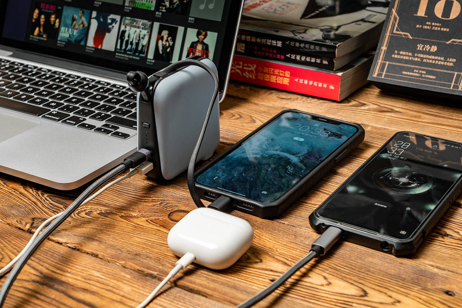 这才是iPhone充电的正确姿态,自带MFi线,IDMIX PD20W充电宝评测