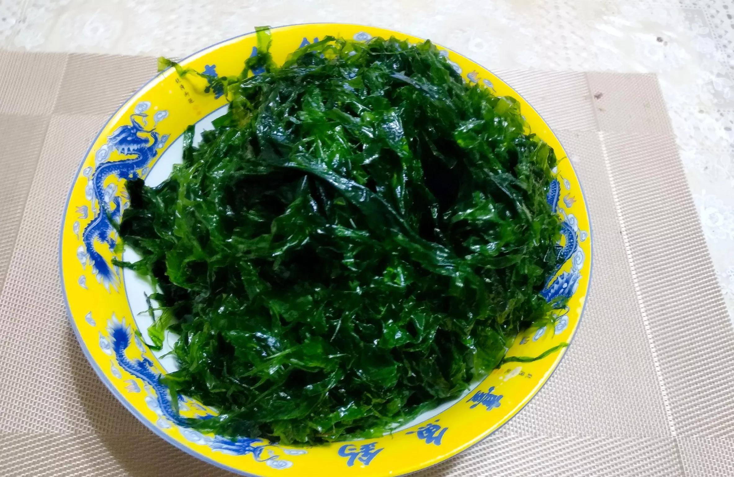 曾经渔民喂鸭子的海菜,现在成了城里人的"抢手货",包包子溜鲜_白菜