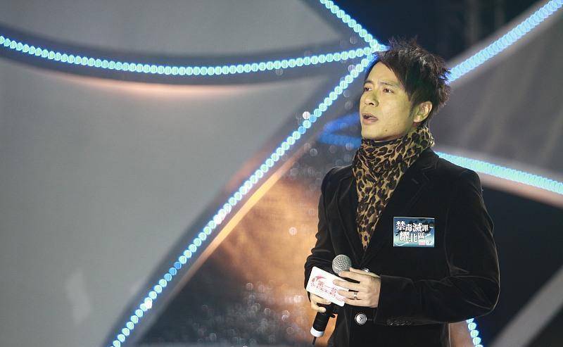 李克勤大笔花钱不手软!今54岁收入吃紧哭穷,表明想来内地"圈钱"!