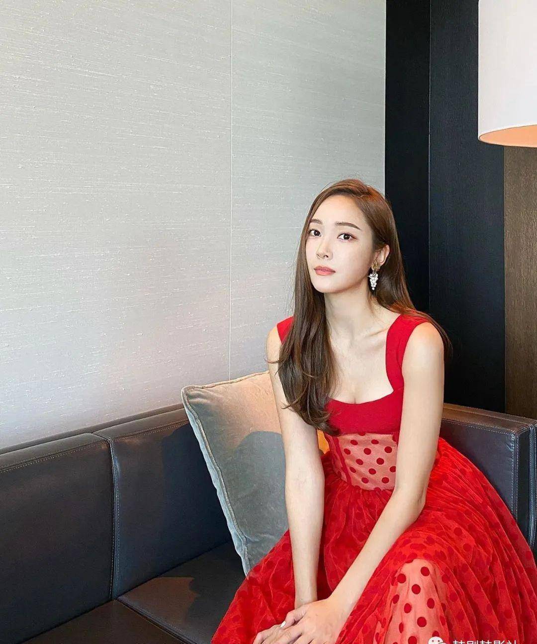 jessica郑秀妍31岁生日男友权宁一ig晒拖手相 粉丝问:好事近?