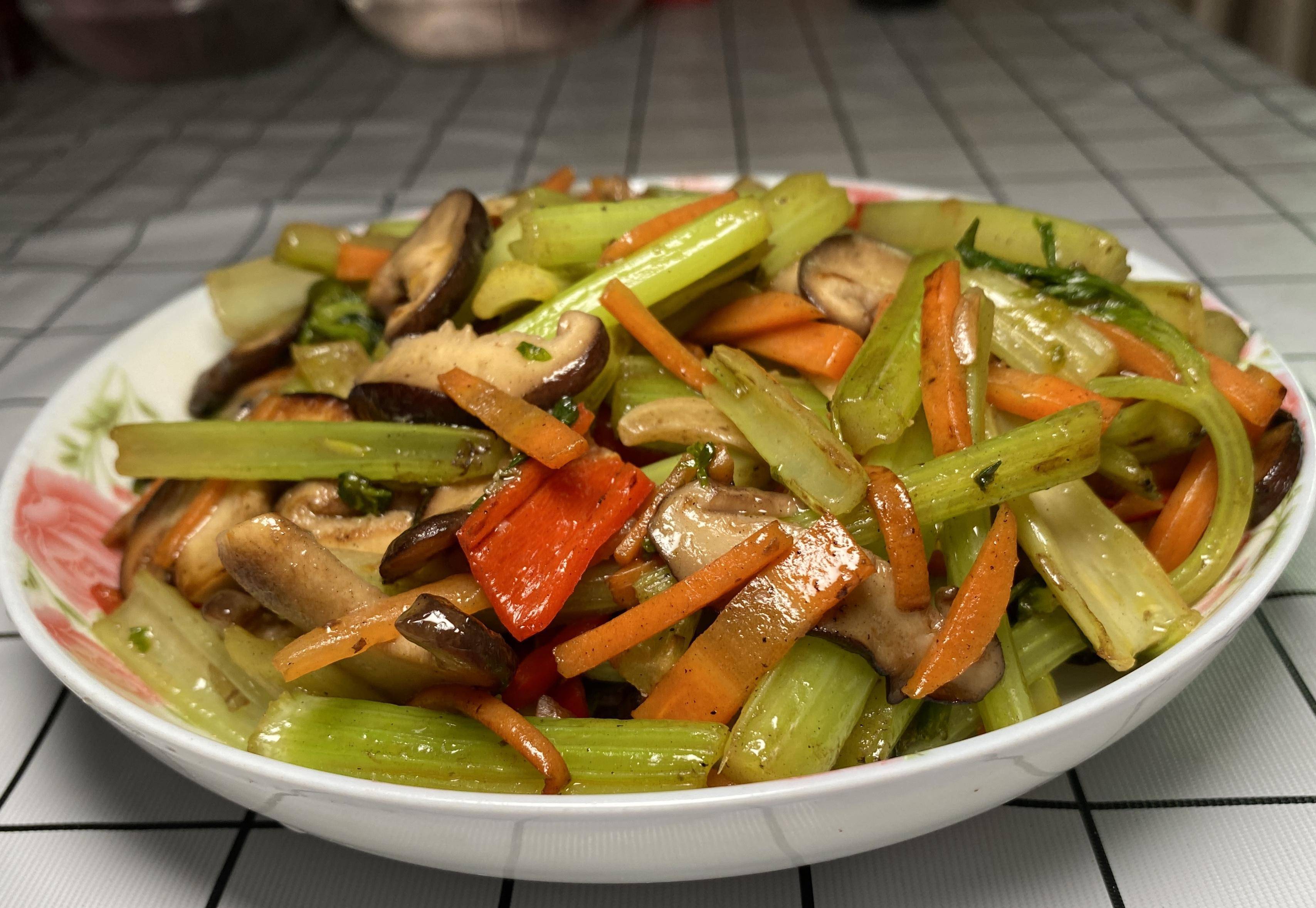 加入这个食材,不用肉不加调料,好吃到舔盘子_香菇_步骤_做法