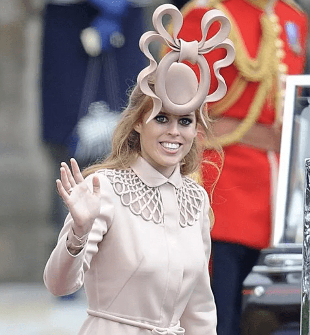 碧翠丝因出席凯特婚礼时戴的帽子被嘲讽哭泣,转手却拍出73万高价_公主