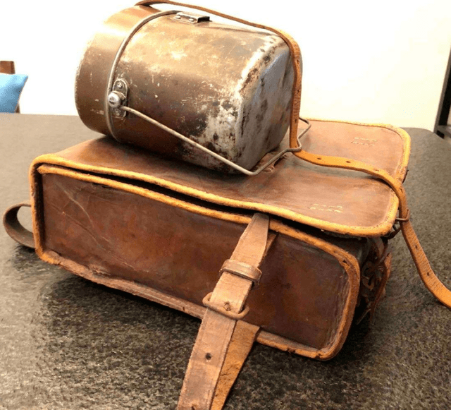 去哪都背着书包的二战日军,包里到底装了什么?