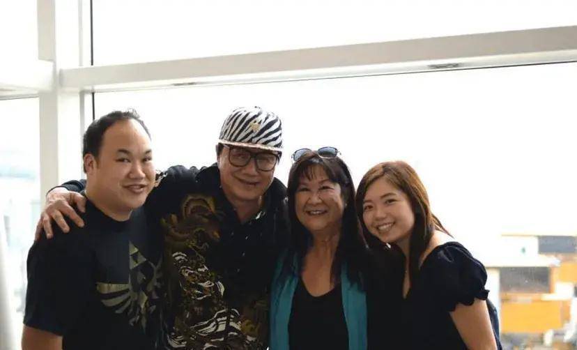 72岁许冠杰和老婆的爱情传奇「每日写一封情信」_rebu_sam_大儿子