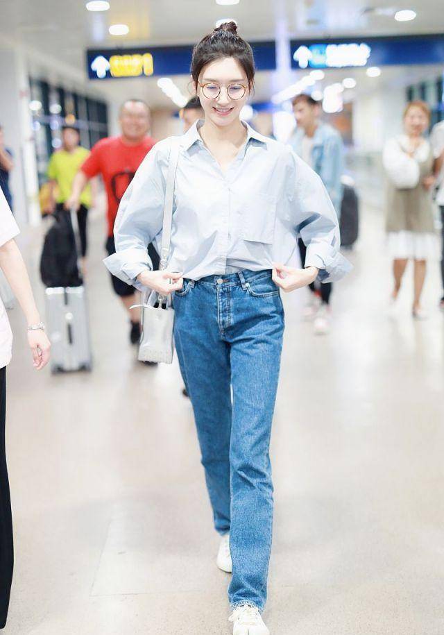 江疏影解锁新时尚,"安全裤"比裙子还长,真发藏起露假发_衣服_常人