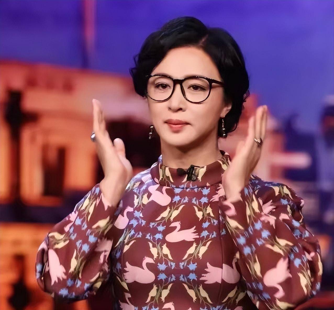 金星的妈妈韩颖:儿子变女儿,经历过流言蜚语,如今一家其乐融融_汉斯