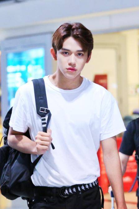 黄旭熙炫耀实绩,暗戳戳宣扬九漏鱼精神,蔡徐坤想反对却不敢说话_节目