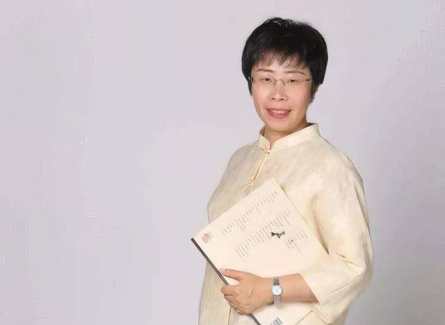 "现代李清照"蒙曼,24岁成北大博士,走红百家讲坛,46岁仍单身_父母