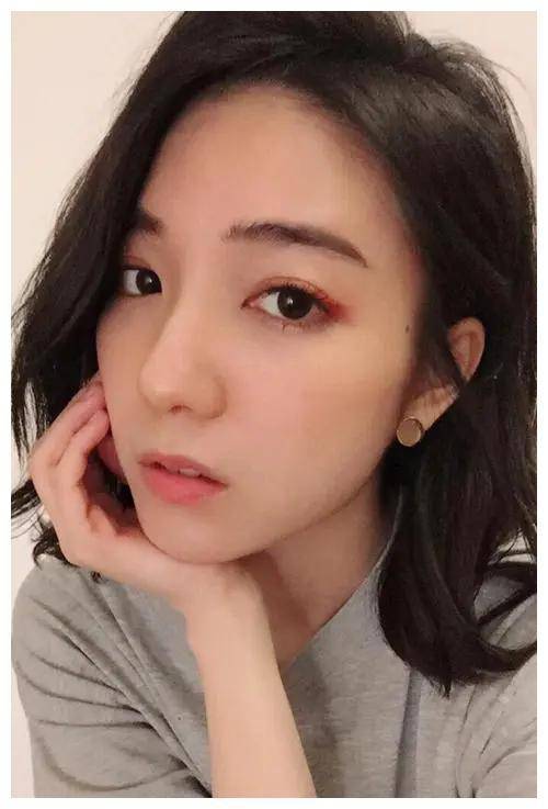 陈柏霖深夜醉酒当街跳舞,紧搂女星显亲密,与女友相恋9年未结婚_郭雪芙