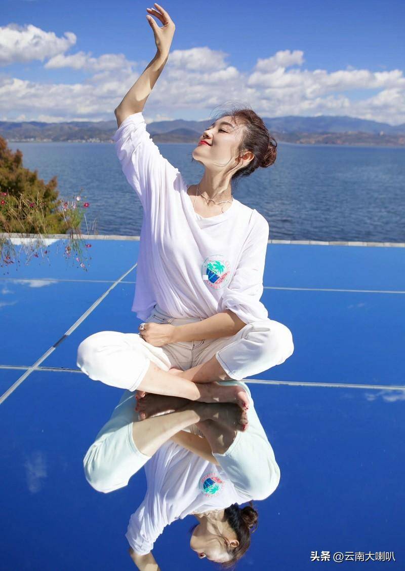 玖月奇迹王小玮晒旅拍美照,网友催她复婚:两个人才能创造奇迹_小海