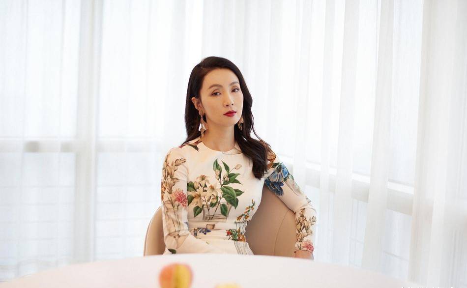 一个整容成功的女明星,不结婚不生子,今年50岁却年轻的像小姑娘_陶虹