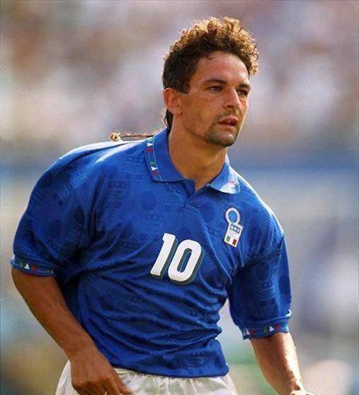 盘点足球史上伟大10位10号足球运动员,穿上球衣他们就是国家英雄_梅西