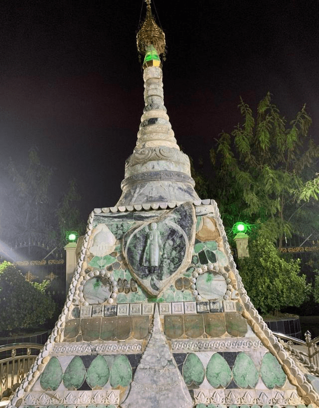 1500吨翡翠,修建了举世闻名的翡翠佛塔,曼德勒佛塔_缅甸_玉石_全世界