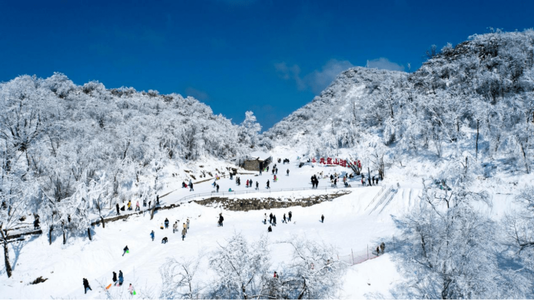 九皇山银装素裹美如画,冬季赏雪,玩雪就来这!_游客_景区_滑雪