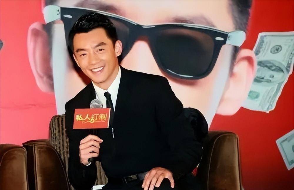 影视界大佬的认可,让郑恺终于跻身成为演艺圈里的一线明星.