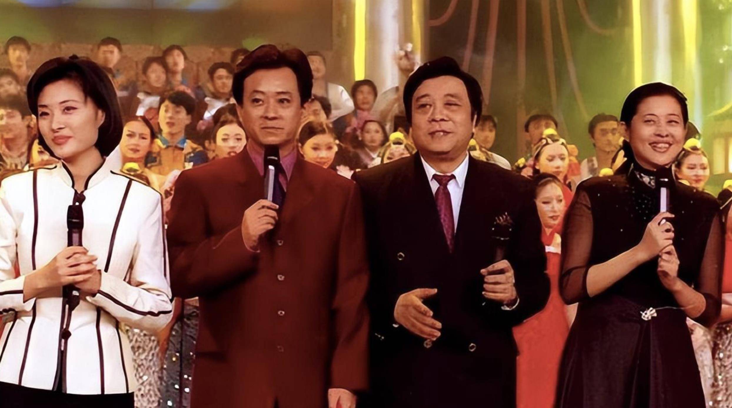 从那之后,朱军便成为了央视春晚舞台上的常客,连续21年担任主持人一职