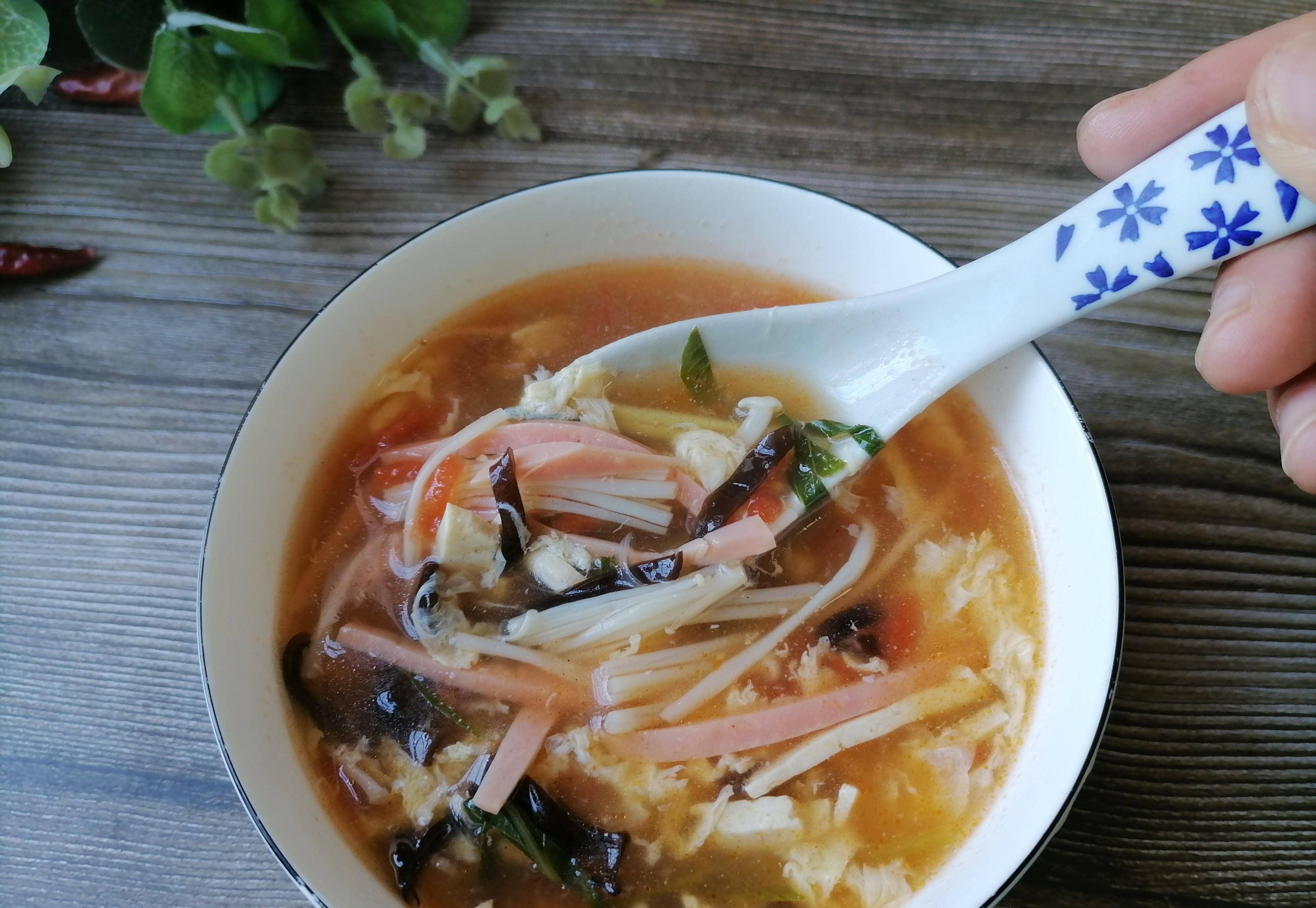 秋冬的早晨,这碗酸辣汤酸酸辣辣,暖身开胃,随手食材都能做_油菜_胡椒