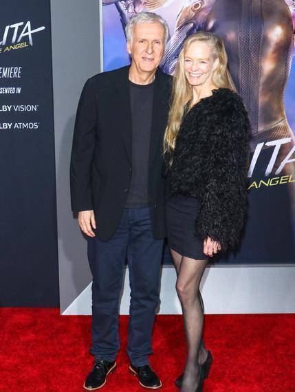 "露丝孙女"3年后嫁给大导演卡梅隆,如今58岁的她依然优雅温婉_苏西