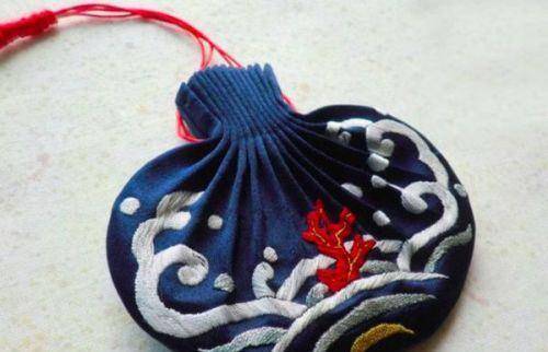 荷包很鼓就是很有钱,古代人的荷包就是指钱袋吗?_女子_什么_因为