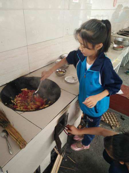 书以它丰富的,甘美的营养哺育着人的精神.