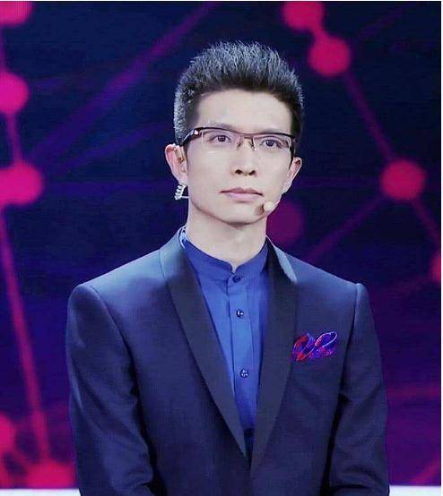 电视后台"蹲"3年,段子手朱广权不为人知的一面_工作_小时候_父母