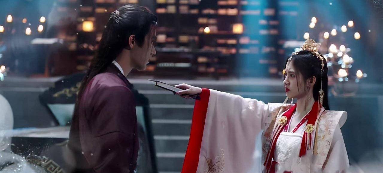 《如意芳霏》肃王的心里只有傅容一个人只要有救傅容的机会他肯定不会