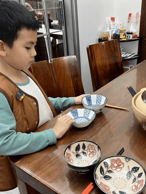 劳动项目:摆碗筷家