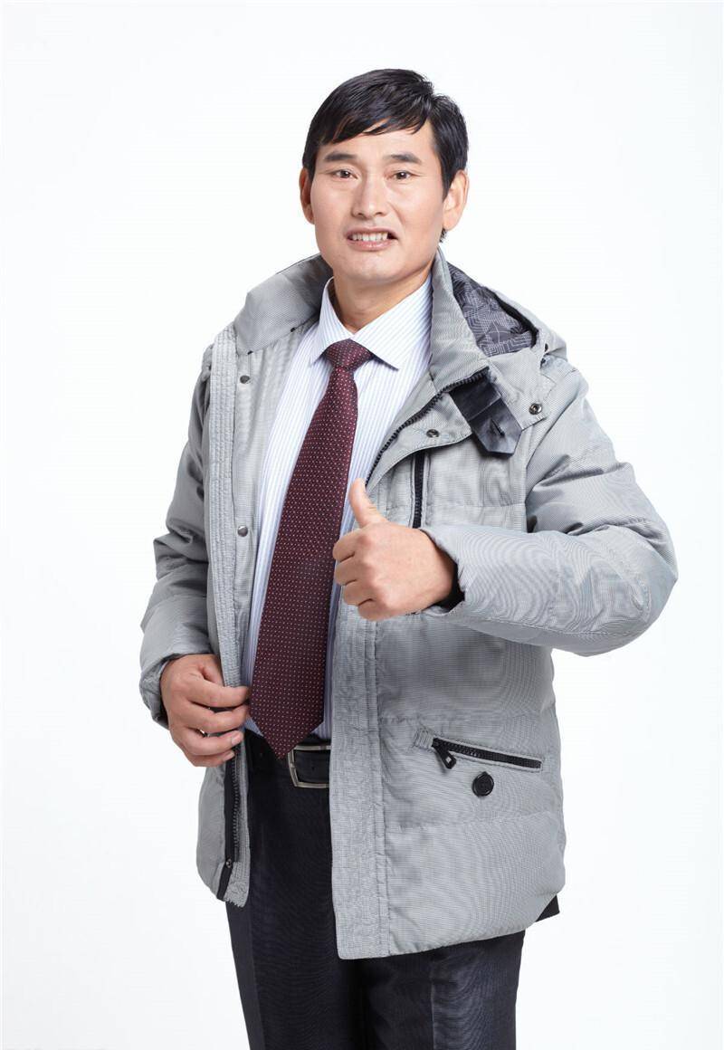 了全国网民的关注,再加上他和蔼可亲的农民形象,很多代言也是接踵而来