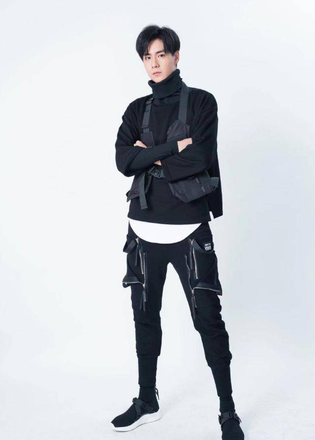 《亲爱的热爱的》grunt卸妆之后颜值不输韩商言,好像还更帅_佟年_眼线