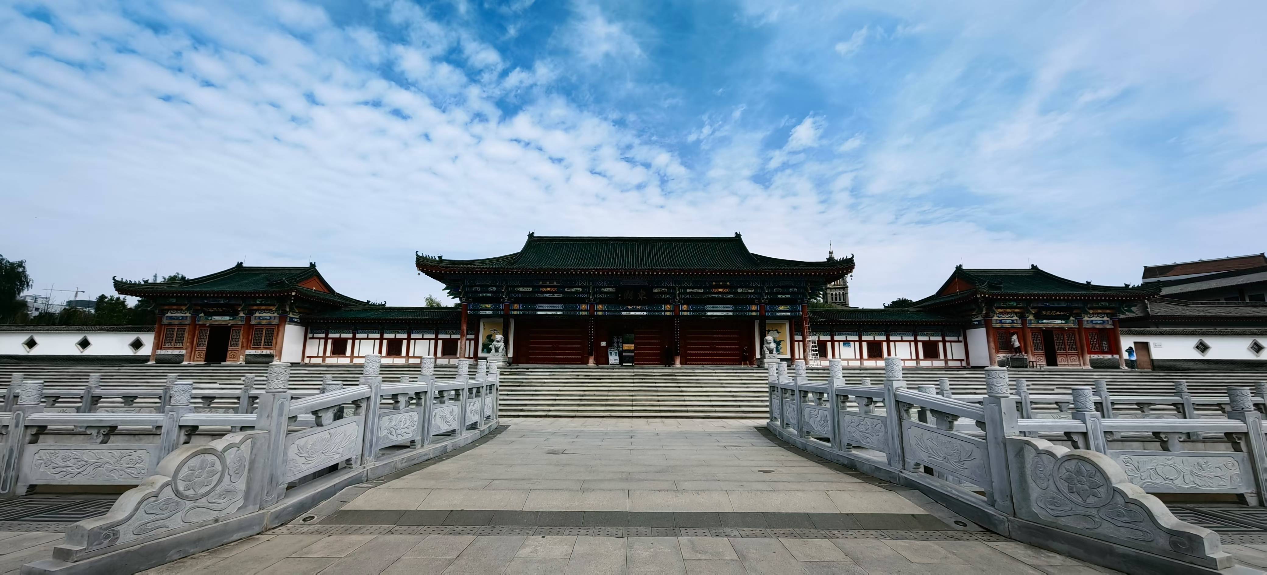 宝鸡市凤翔区境内现有东湖,宝鸡先秦陵园博物馆,六营村乡村旅游景区3