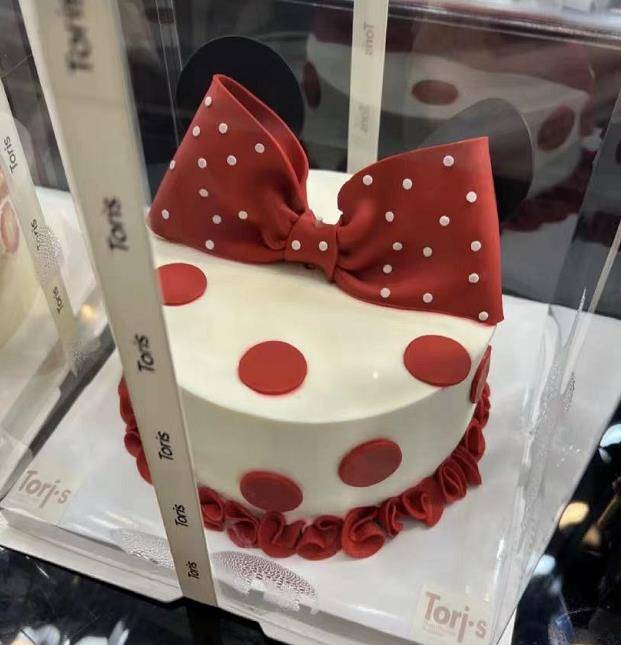 唐嫣生日照曝光,蝴蝶结造型蛋糕好漂亮,老公罗晋暗戳戳撒糖