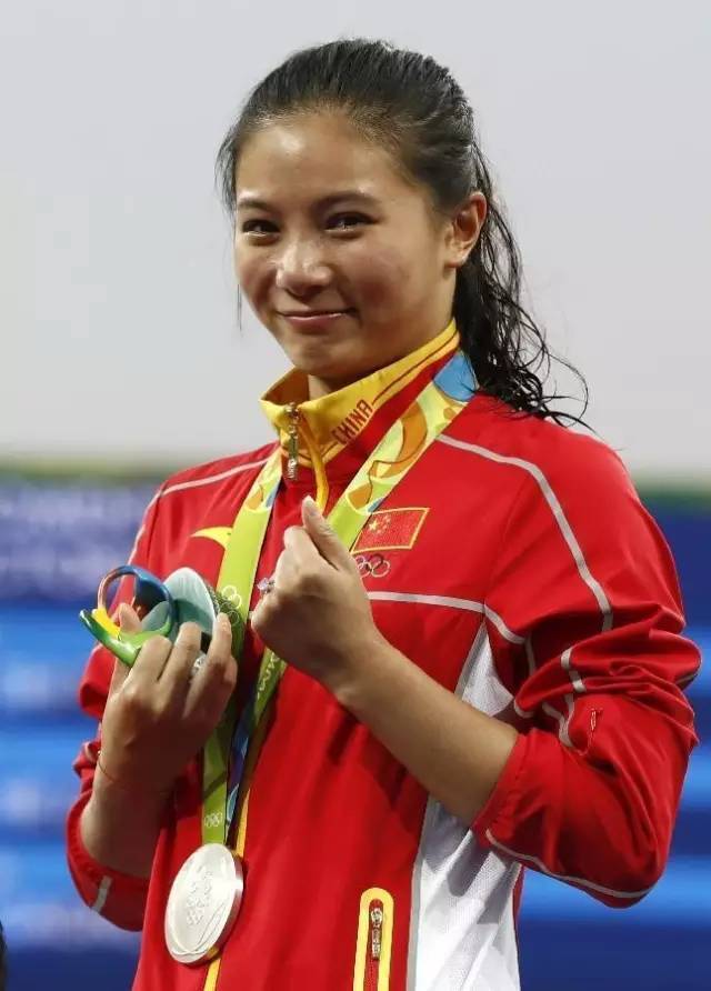 郭晶晶接班人何姿:历经坎坷终成跳水女王,秦凯奥运赛场求婚美满_因为