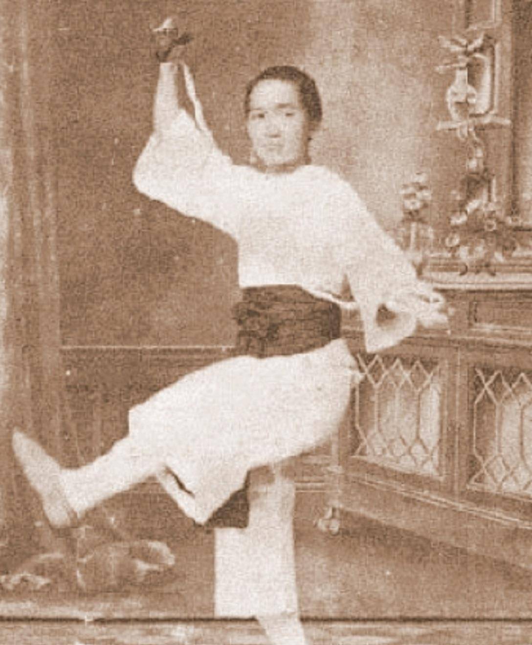 清末民初老照片:真实的"黄飞鸿与十三姨",出宫溜达的宫女_地主_女孩子