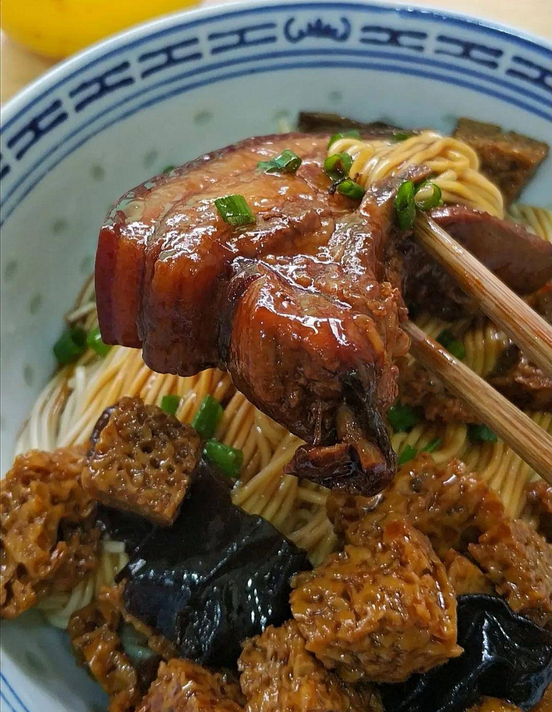 辣肉面本帮面馆怎么少得了辣肉面呢?这家的辣肉