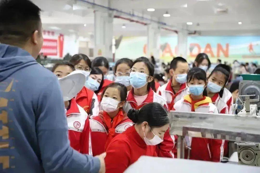 乔丹体育党支部携手溪边小学,溪边幼儿园共同开展文明主题建设活动