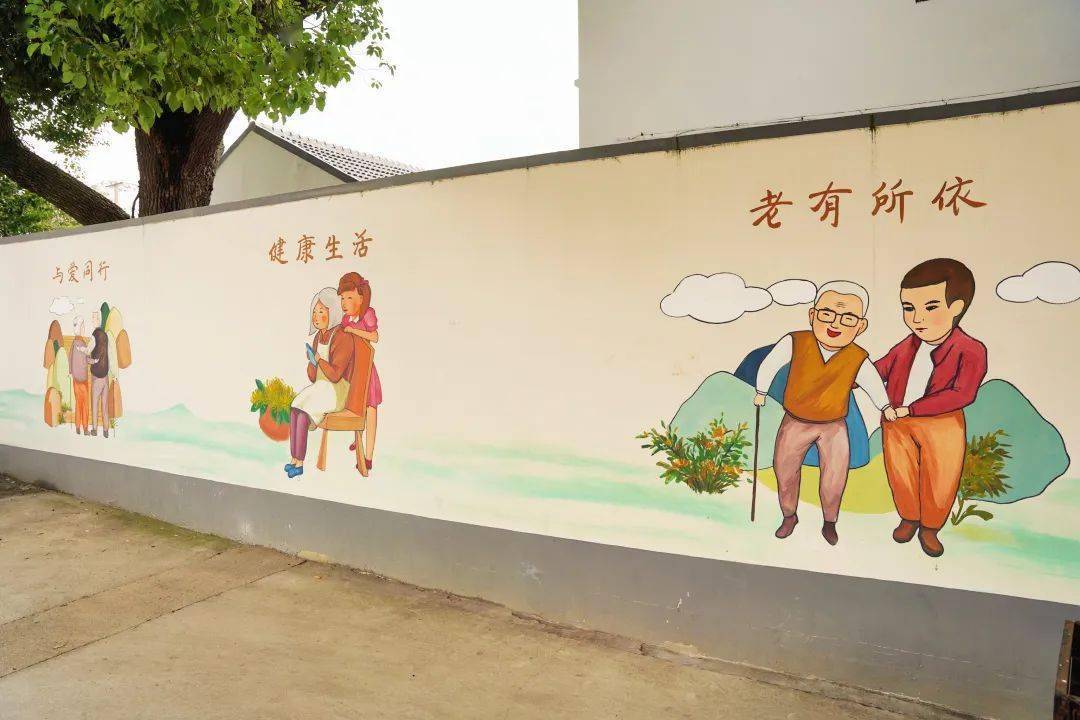 长者食堂位于蒸兴路328号,食堂外绘有敬老元素墙绘,张贴有温馨提示