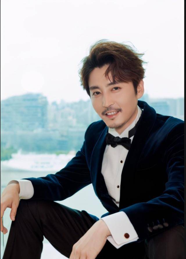他取代吴秀波成为最具魅力的时尚大叔,出道18年的王泷正早该红了_表演
