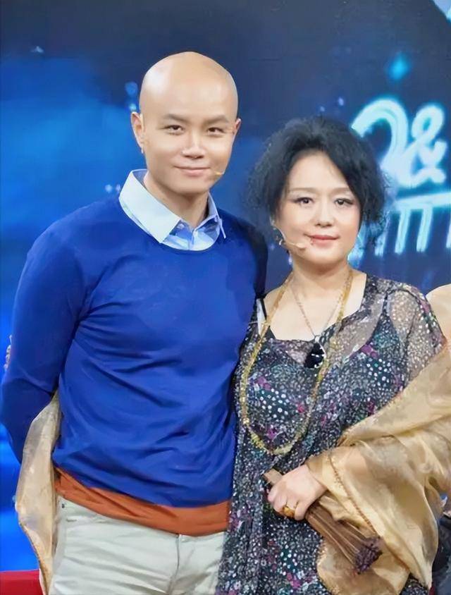 女演员廖学秋:4岁父母双亡,婚姻中遭受背叛,68岁仍单身_乐嘉_哥哥