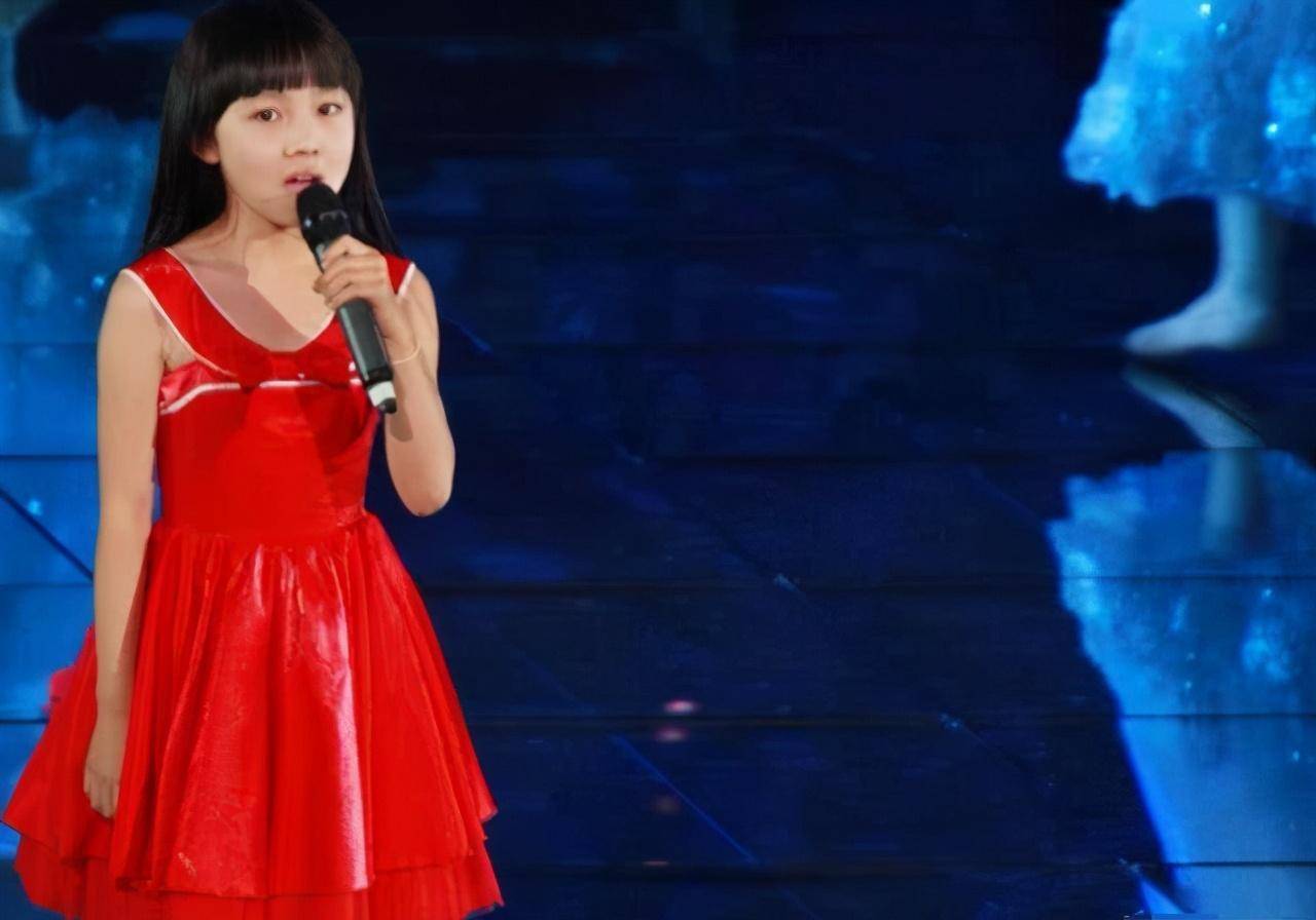 12年前在奥运会开幕式上替林妙可唱歌的女孩,如今怎么样了?