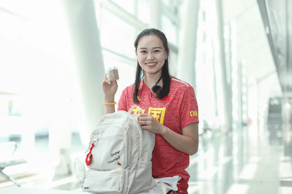 揭晓花样游泳运动员的神秘健身包_黄雪辰_体育_上海