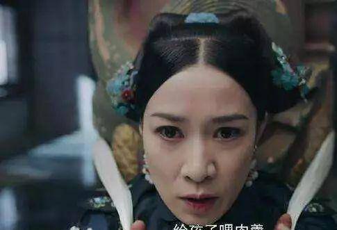 拍手叫绝,这是她黑化后第一次动手害人,这狠毒的眼神看了让人不寒而栗