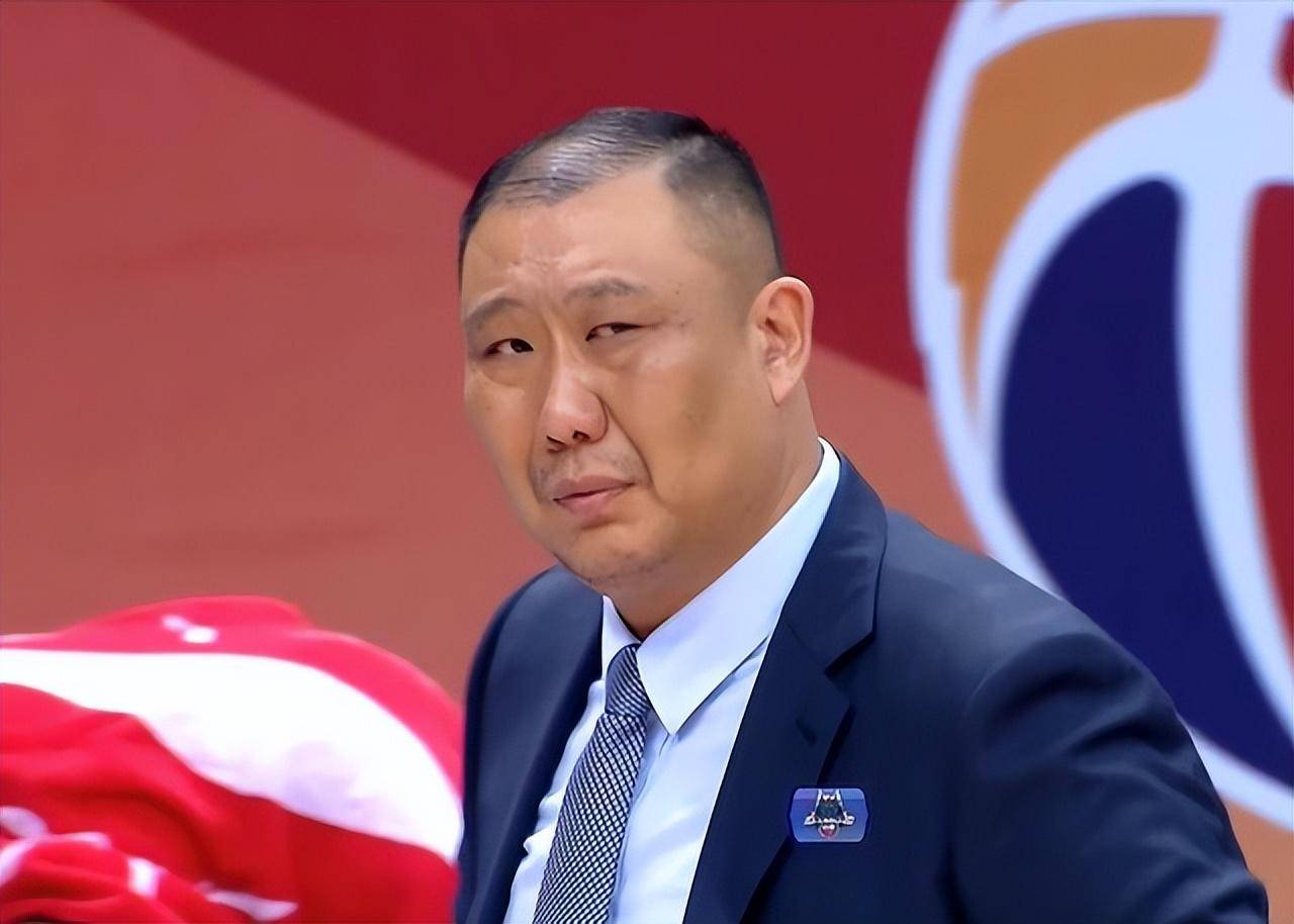 第一场42分第二场4分,兰兹伯格反差如此之大,王晗又看走眼了_山东男篮