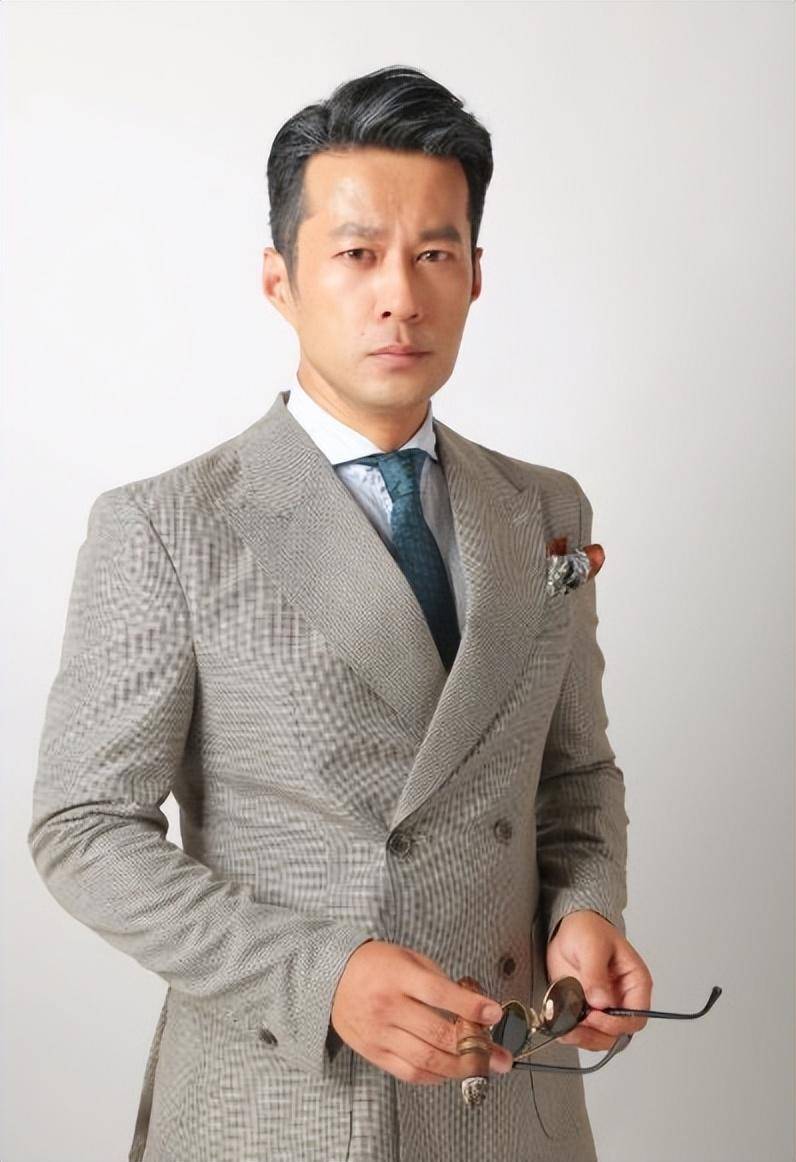 著名演员谭凯:免费当司机走上演艺路,他的孝心白发老母的眼泪_母亲