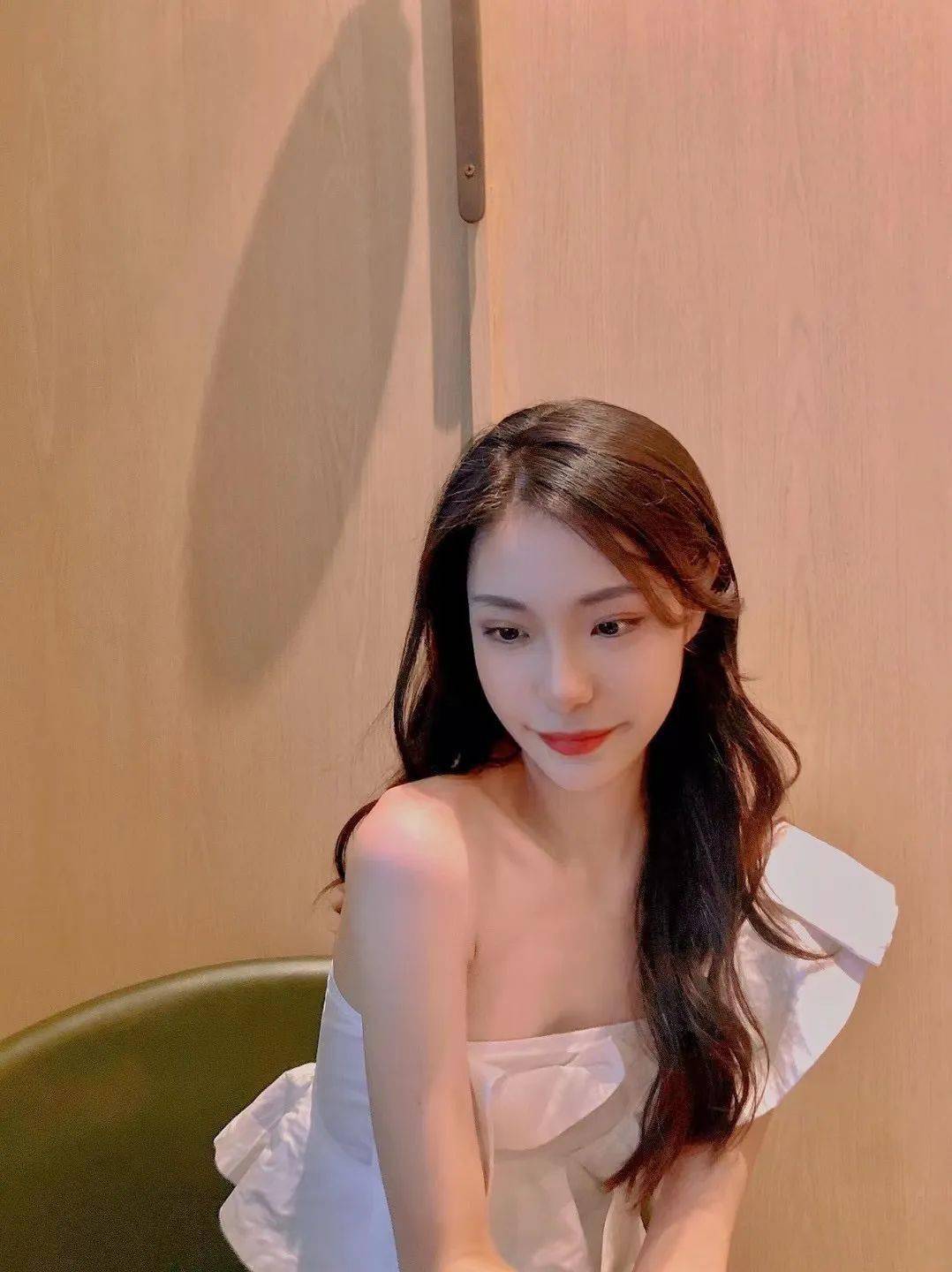 【正妹报到】爱上珀斯的时尚达人!uwa长腿学妹来啦!_uwa_大城市_豆豆